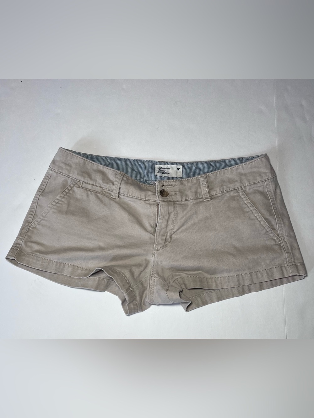 American Eagle Vintage Y2K Low Rise Khaki Chino Shortie Shorts 15" Waist~preppy